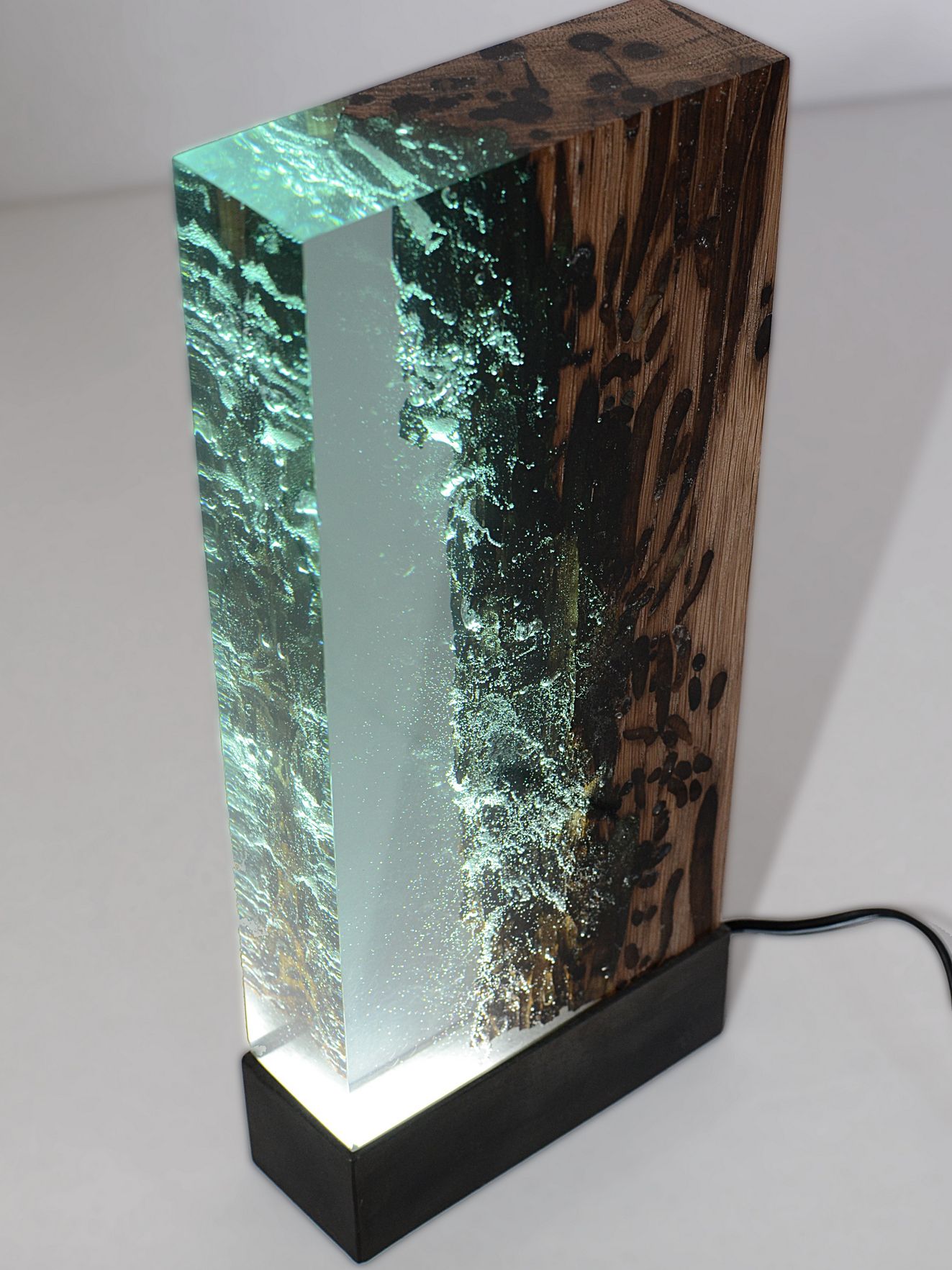 Светодиодная настольная лампа из дуба и смолы alcarol Bricola ARCH-00130784 - Вид №2