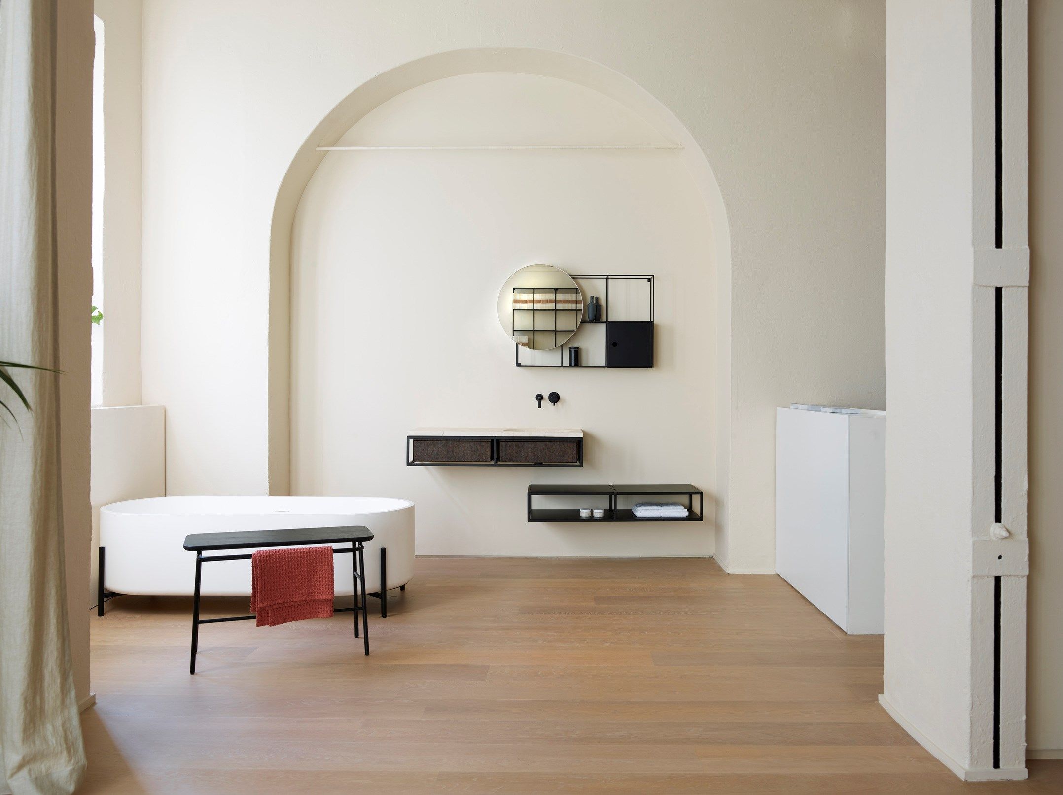 Ванна в центре комнаты в Livingtec® Ex.T стенд ARCH-00128437 - Вид №8