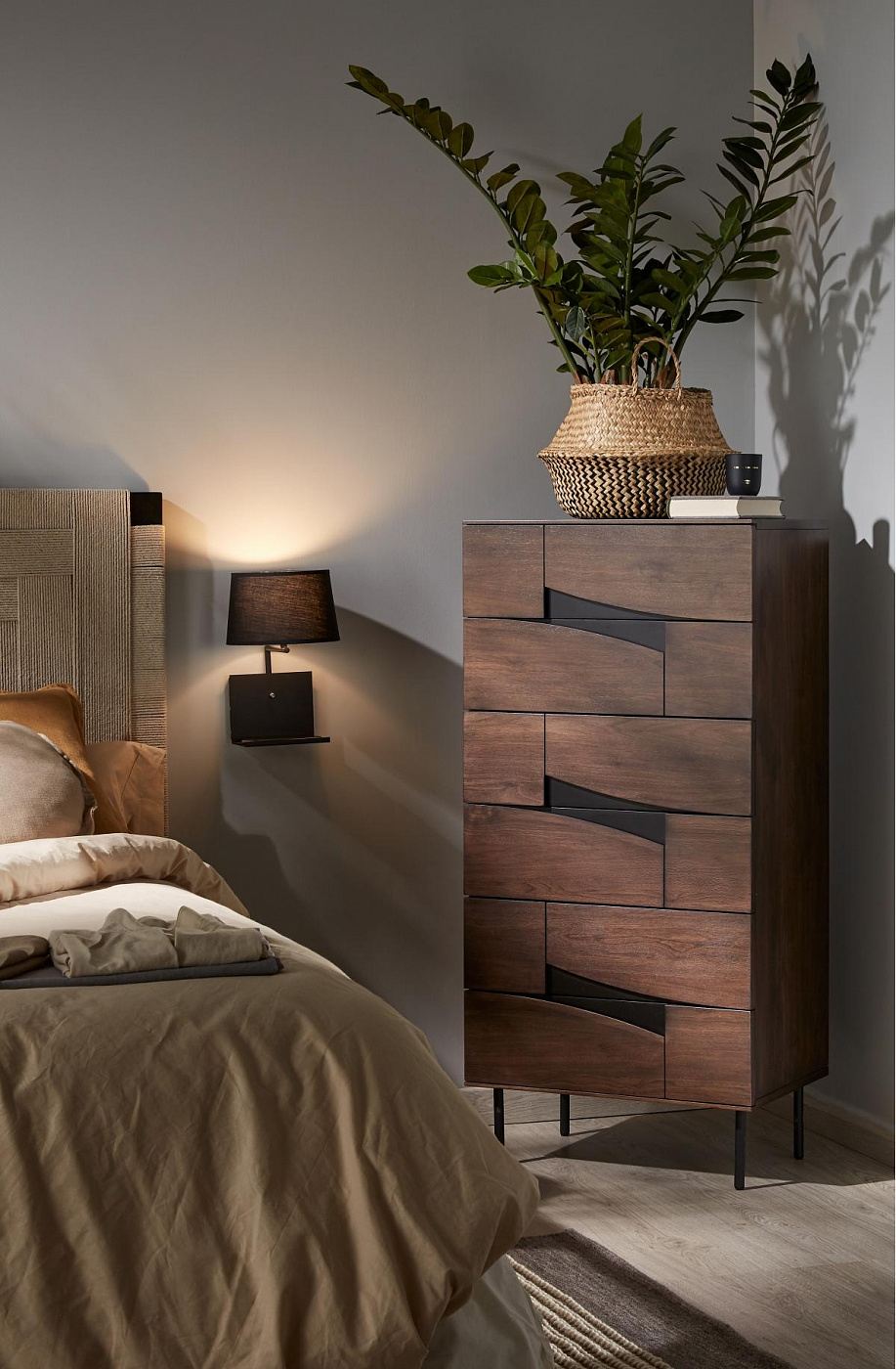 081806 Черное бра La Forma Neala 