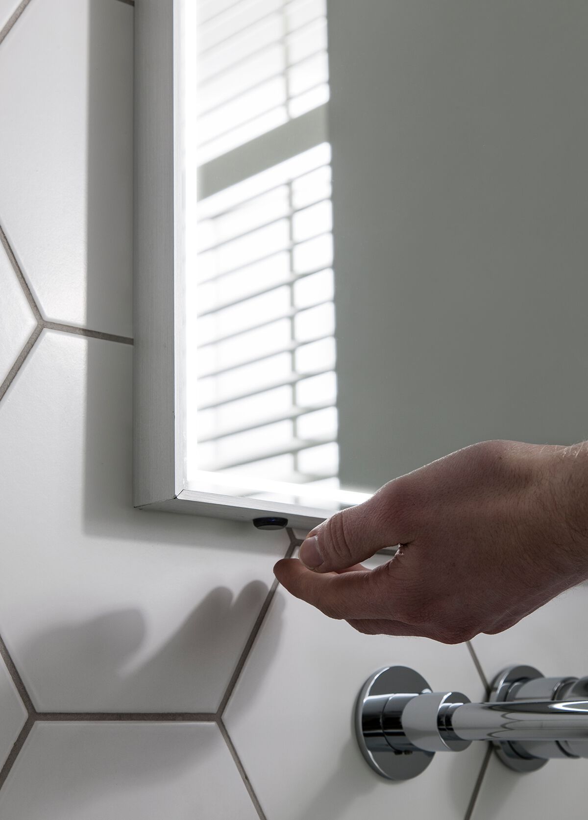 Прямоугольное алюминиевое настенное зеркало с рамкой CROSSWATER MPRO ARCH-00034089 - Вид №1