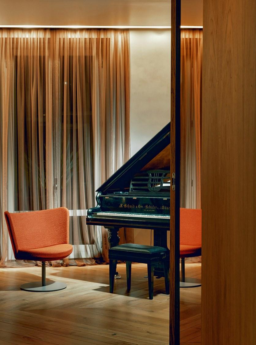 Cappellini Вращающееся кресло из ткани или кожи  Emb5r  - Вид №4