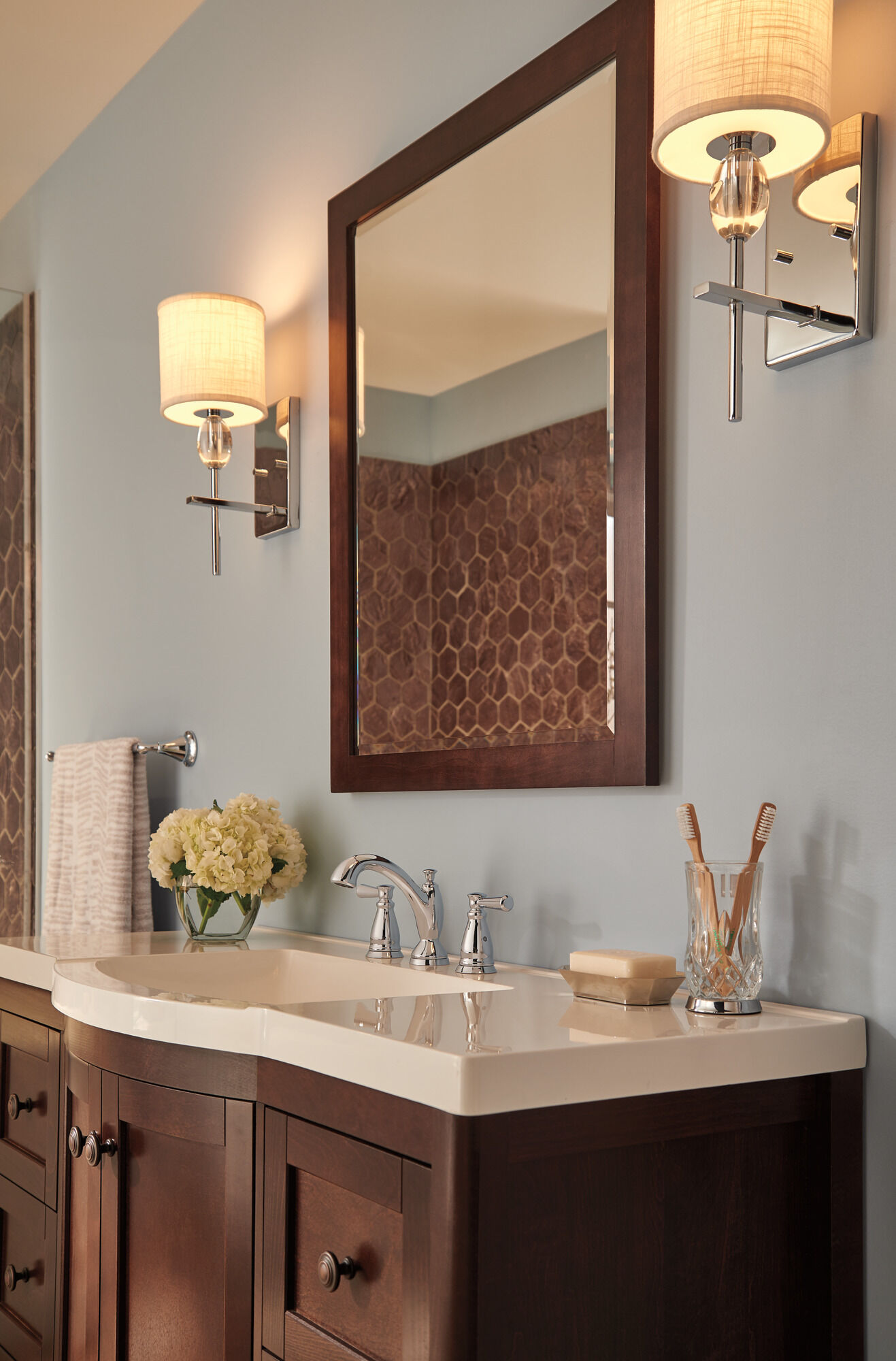 Традиционный смеситель для ванной комнаты с двумя ручками Delta Faucet 3593-SSMPU-DST - Вид №1