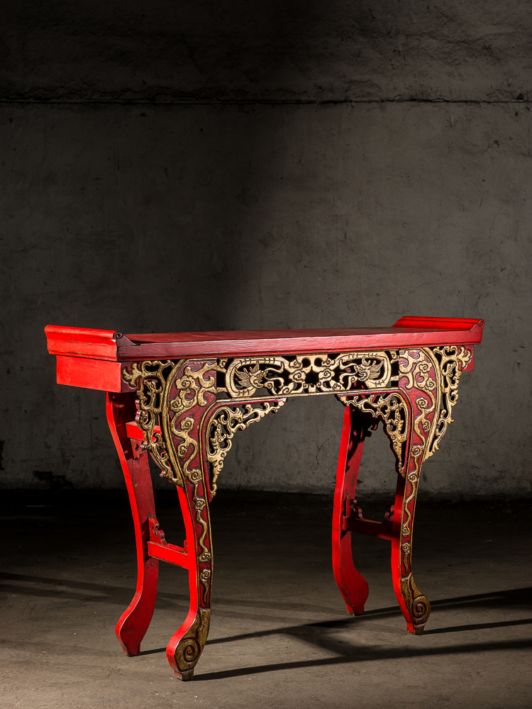 Консоль красная с золотом резная на гнутых ножках "Цяотоуань-кунчи" ДОМАШНЯЯ ОБСТАНОВКА  017345 Красный Santreyd  - Вид №1