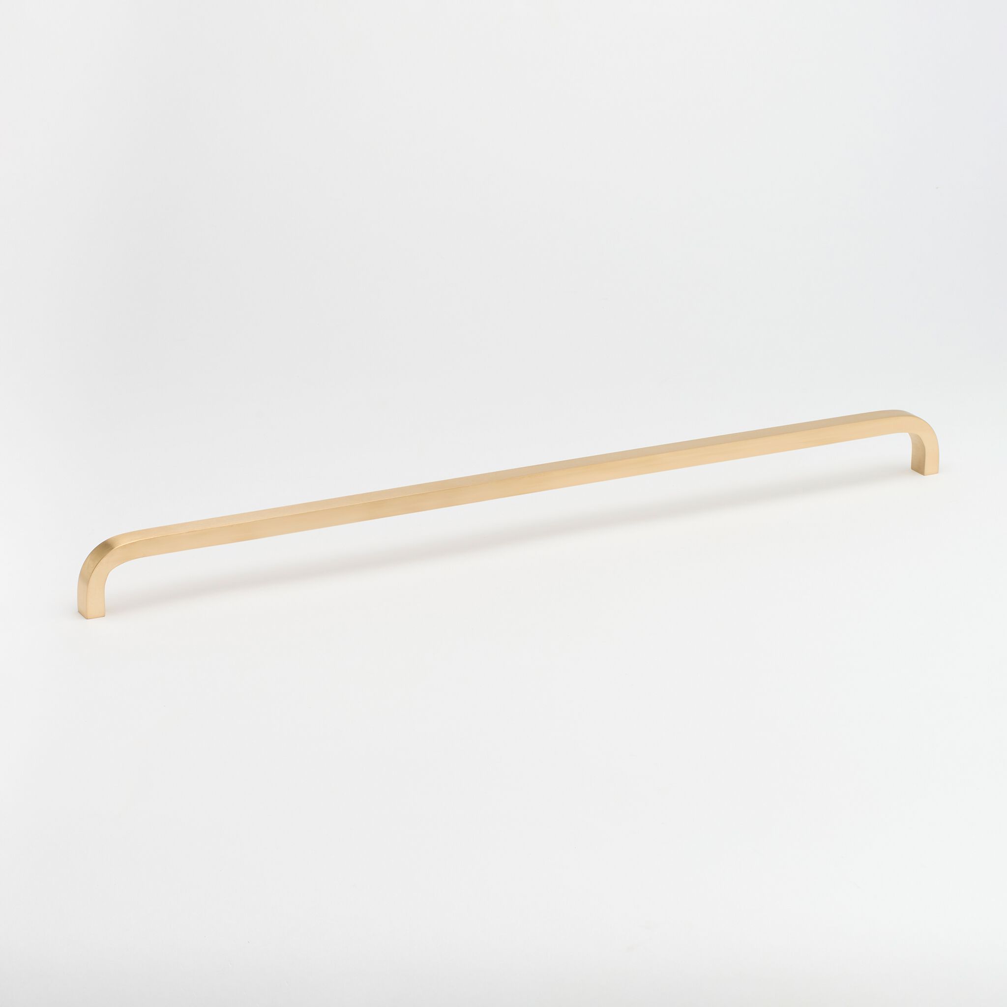 Латунная мебельная ручка Lo & Co Interiors Curve ARCH-00101114 - Вид №12