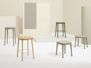 Высокий стул из ясеня с мягким сиденьем