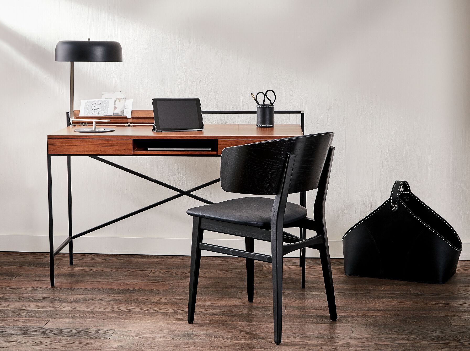 Деревянный письменный стол с ящиками LAMBERT Derrick ARCH-00033661 - Вид №1