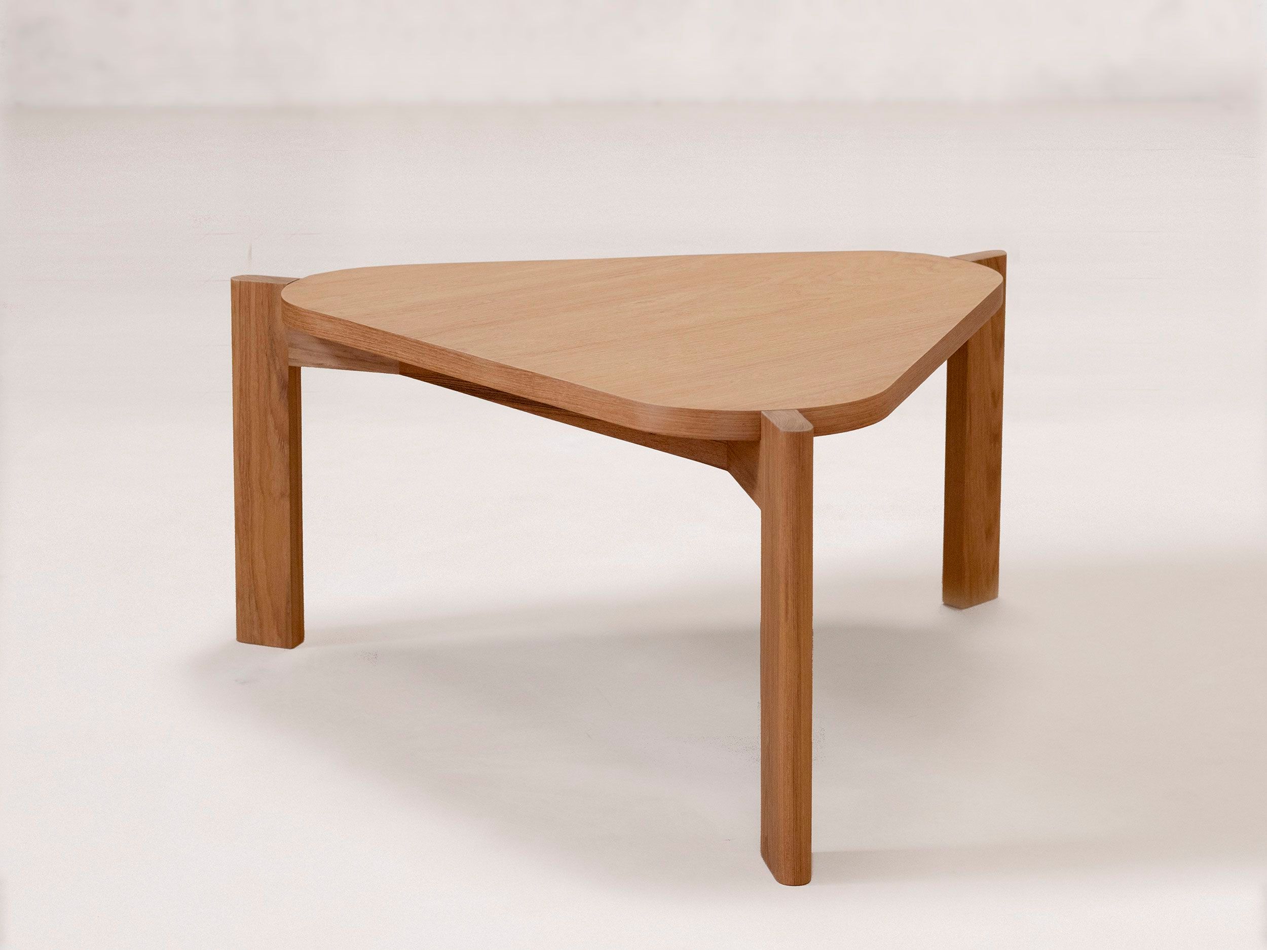 Треугольный журнальный столик из тикового дерева Phantom Hands Project Chandigarh ARCH-00091767 - Вид №2