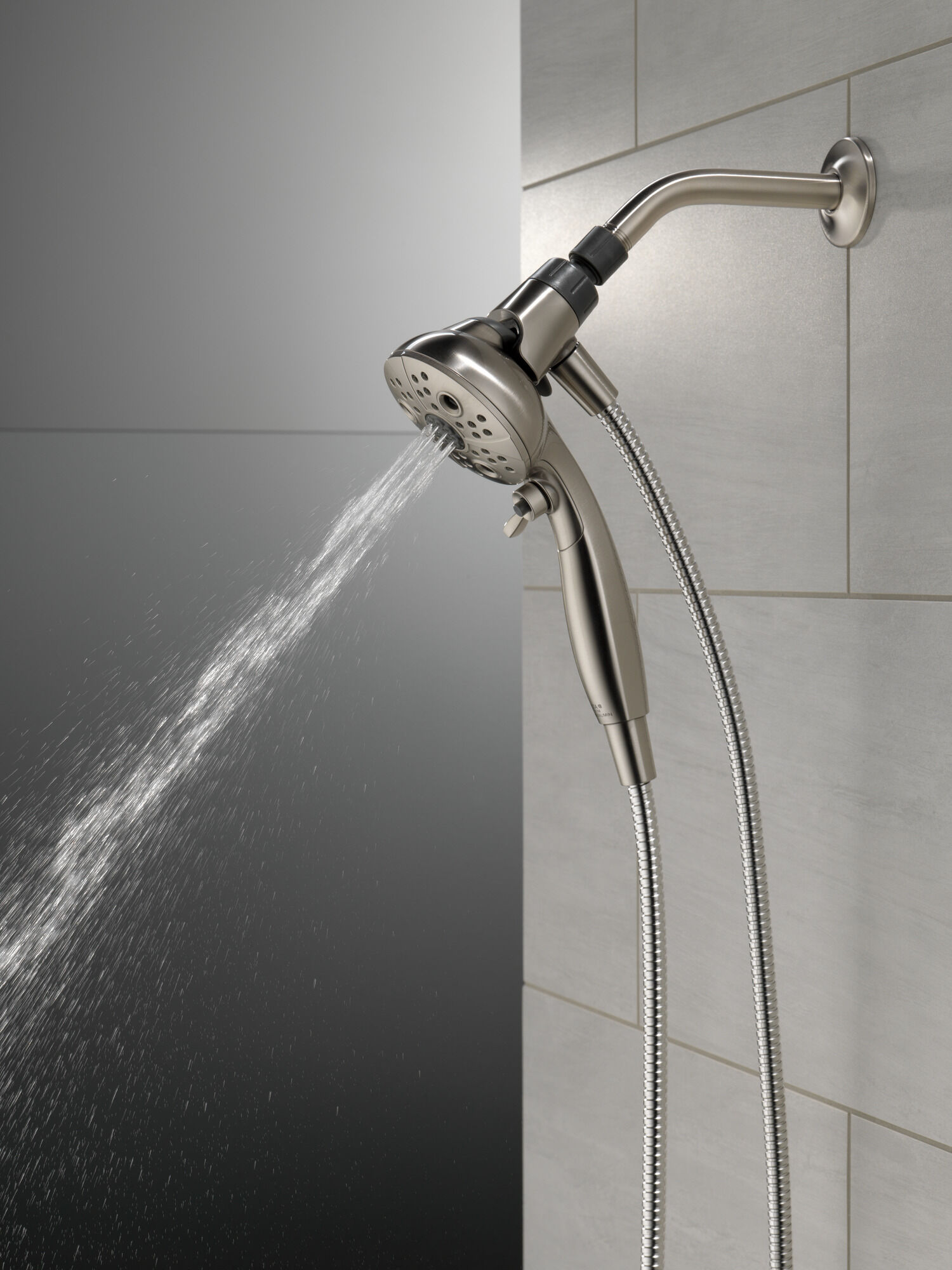 Ручной душ SureDock ™ с 5 настройками Delta Faucet 75507SN - Вид №14