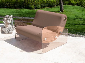 Кресло с подлокотниками