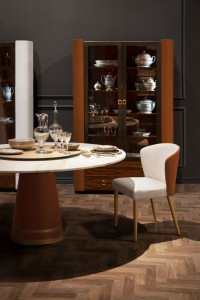 Витрина из дерева и стекла