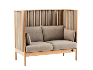 2-местный деревянный диван с высокой спинкой