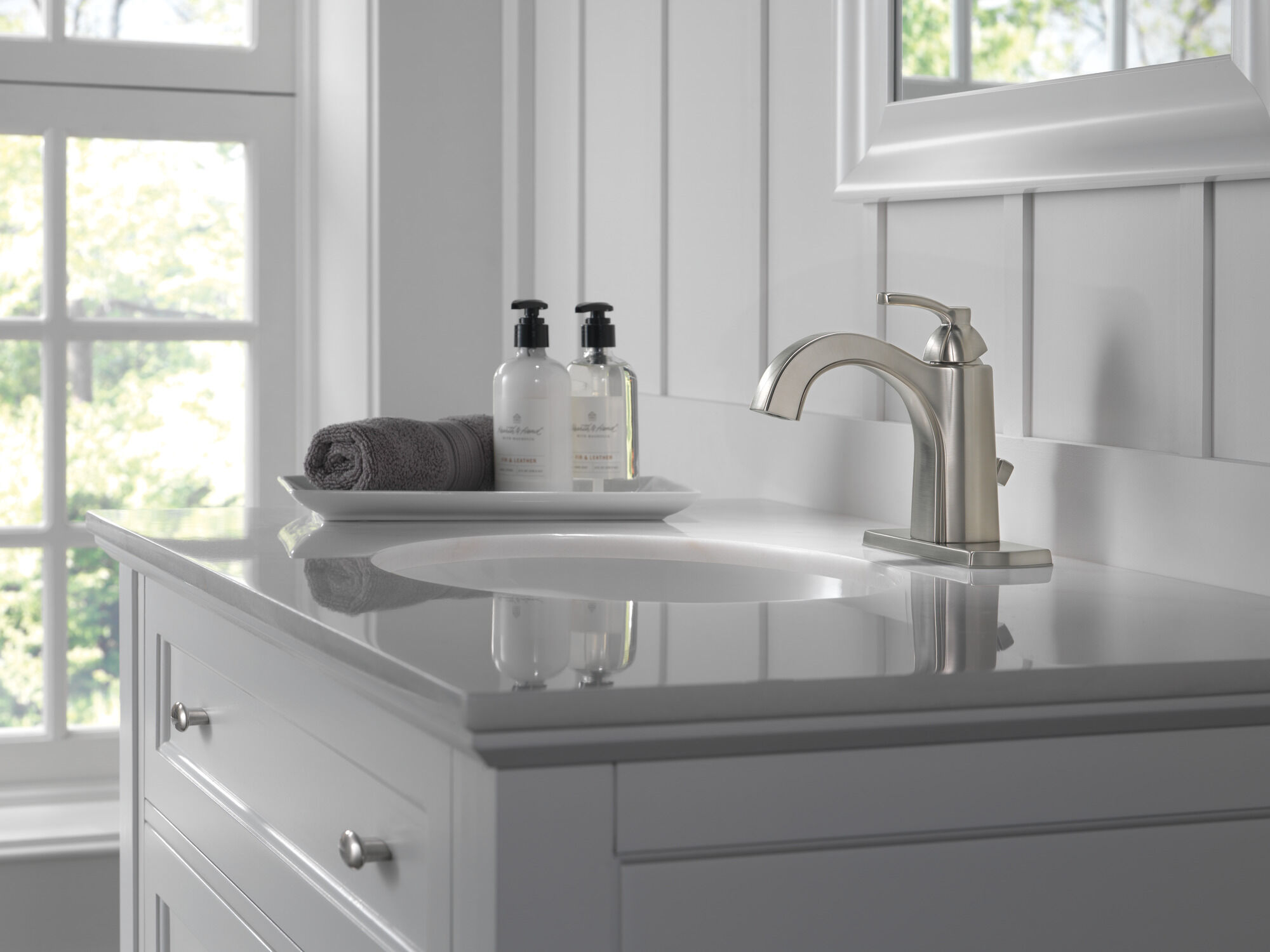 15768LF-SS Смеситель для ванной с одной ручкой Delta Faucet Delta Нержавеющая сталь - Вид №1