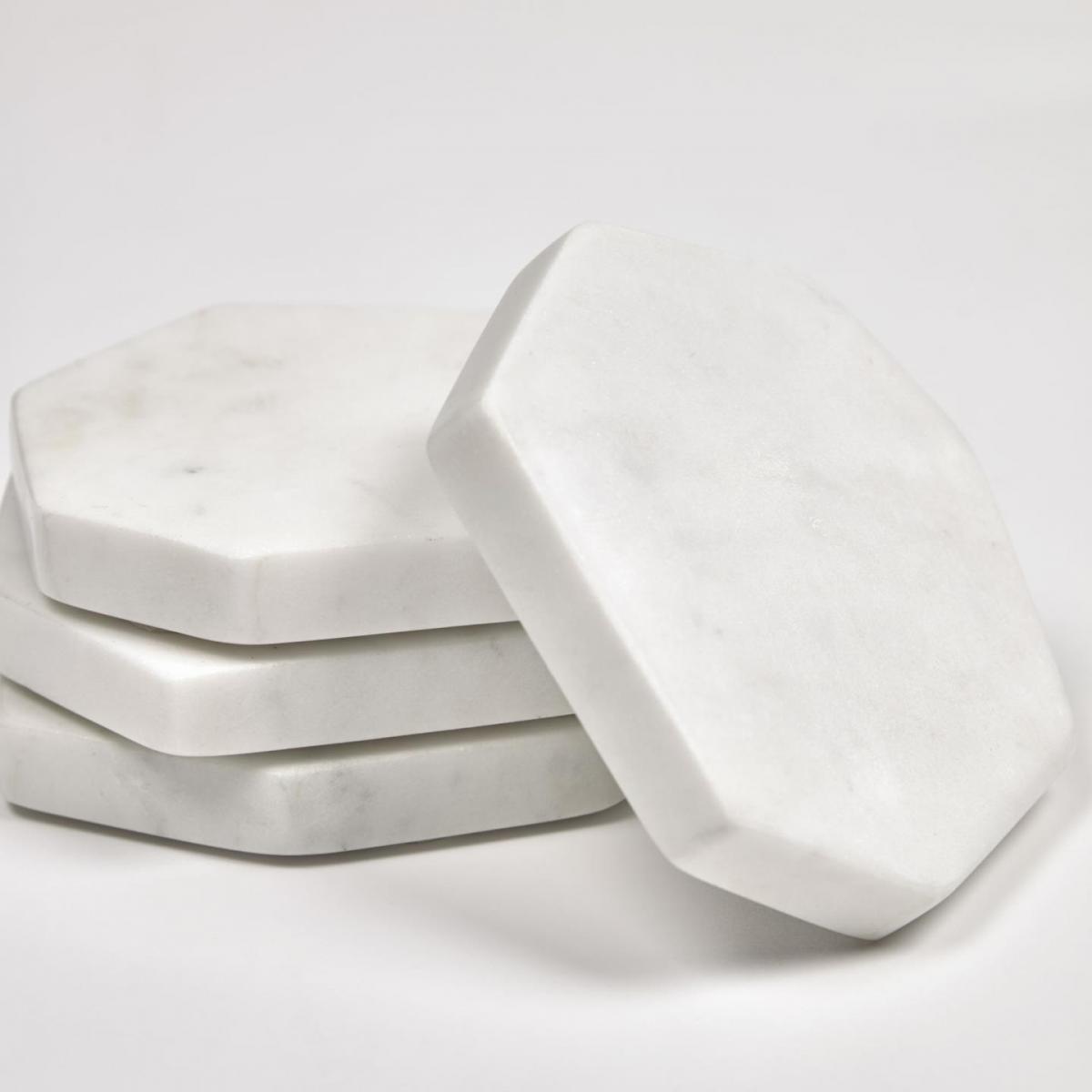 106392 Набор из 4 семиугольных подставок из белого мрамора La Forma Claria 