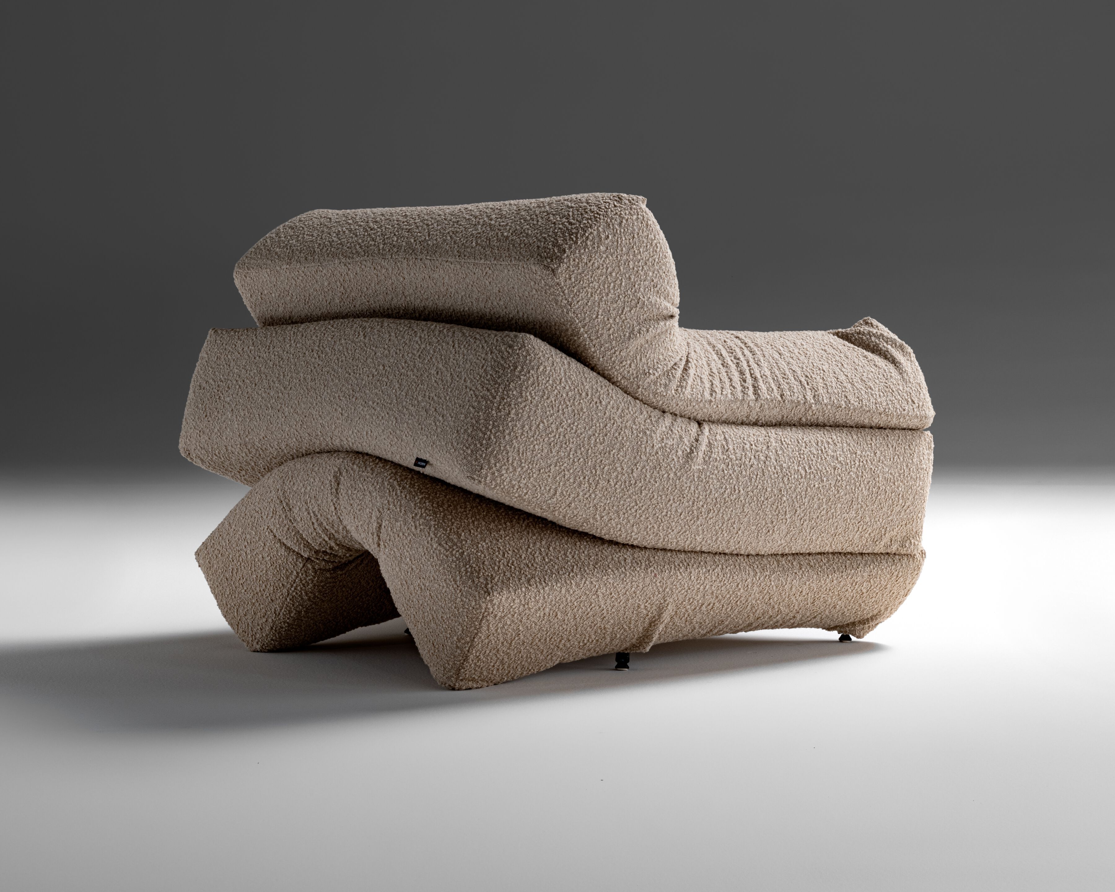 Тканевое кресло с подлокотниками Casamania & Horm Mass Pressure ARCH-00083187 - Вид №2