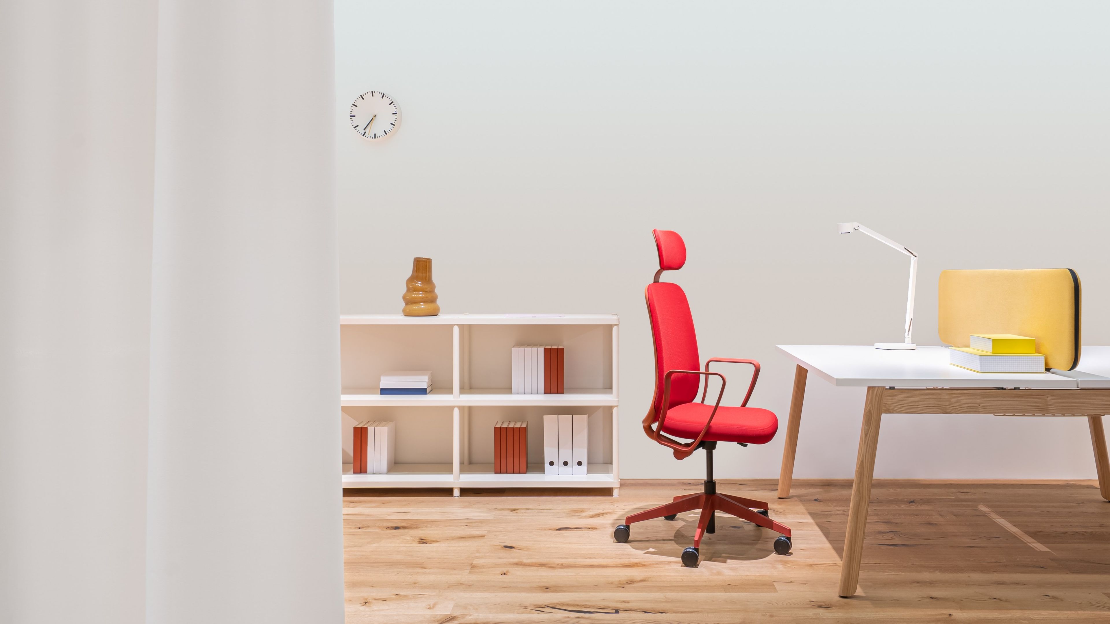 Тканевый поворотный офисный стул с подголовником MDD HI DRIVE ARCH-00116456 - Вид №3