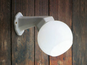 Керамический настенный светильник с фиксированной рукояткой