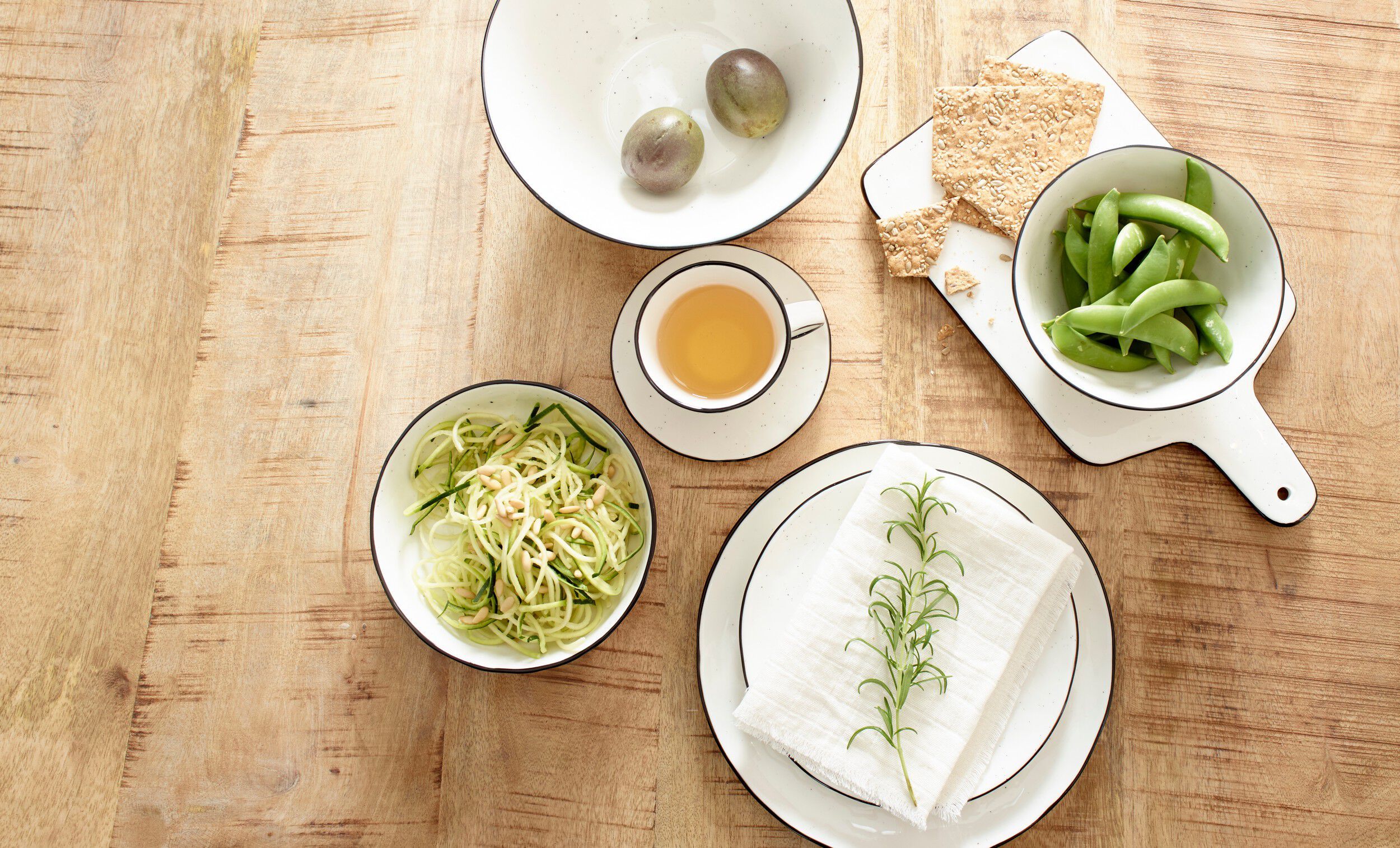 Фарфоровая плоская круглая тарелка POMAX Basil ARCH-00027290 - Вид №3