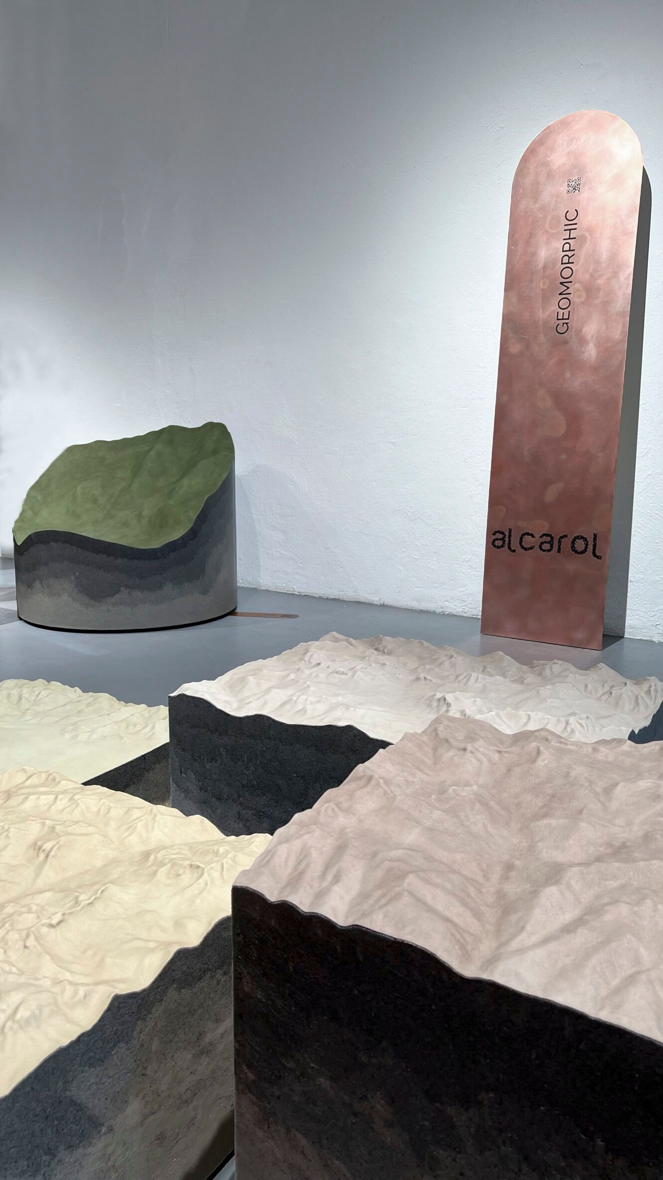 Низкий журнальный столик с бархатной подкладкой alcarol Geomorphic 2023 ARCH-00013525 - Вид №8