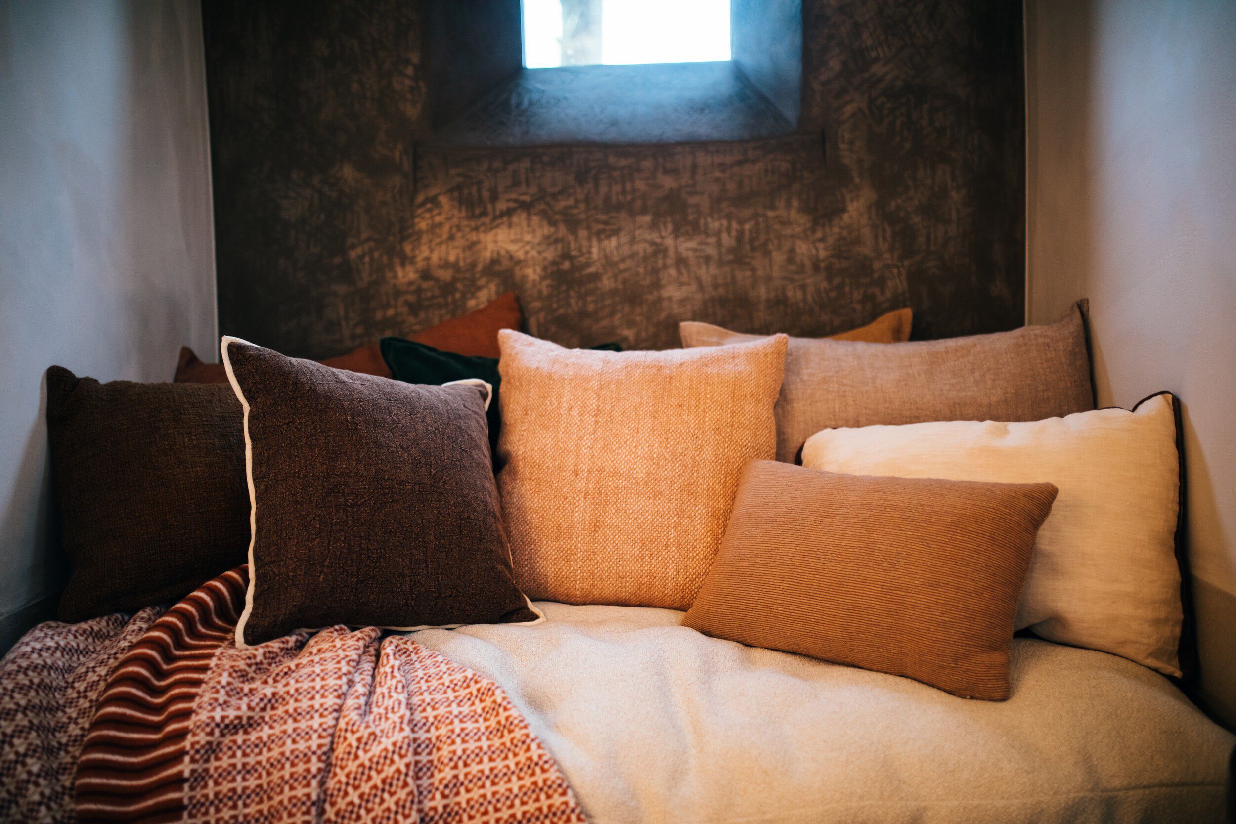 Льняная прямоугольная однотонная подушка POMAX BORDERS ARCH-00106515 - Вид №36