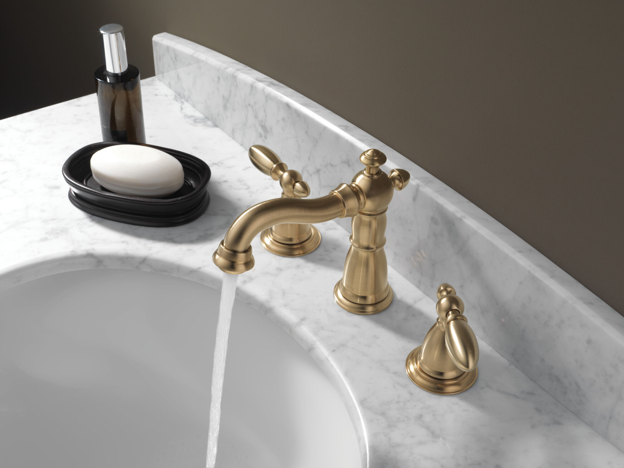 3555-CZMPU-DST Смеситель для ванной комнаты с двумя ручками Delta Faucet Victorian Шампанское бронза - Вид №1