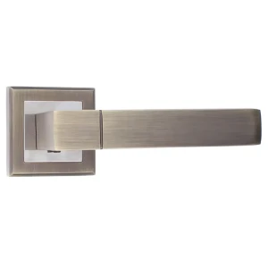 Ручка дверная на розетке Фабрика замков A 205, цвет античная бронза