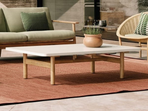 Мраморный низкий садовый столик