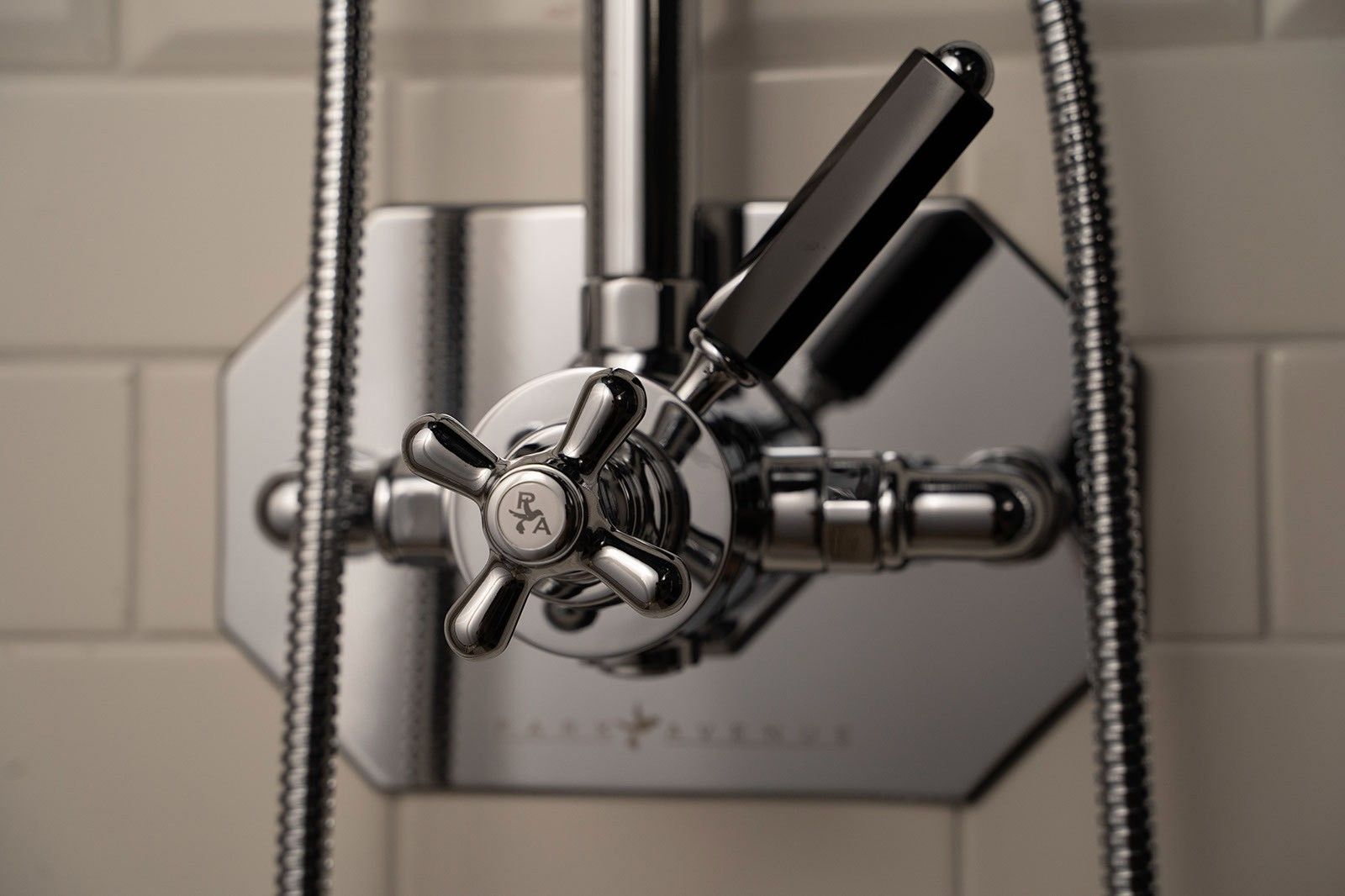 Термостатическая настенная душевая колонна с ручным душем Park Avenue Dark Black ARCH-00001157 - Вид №1