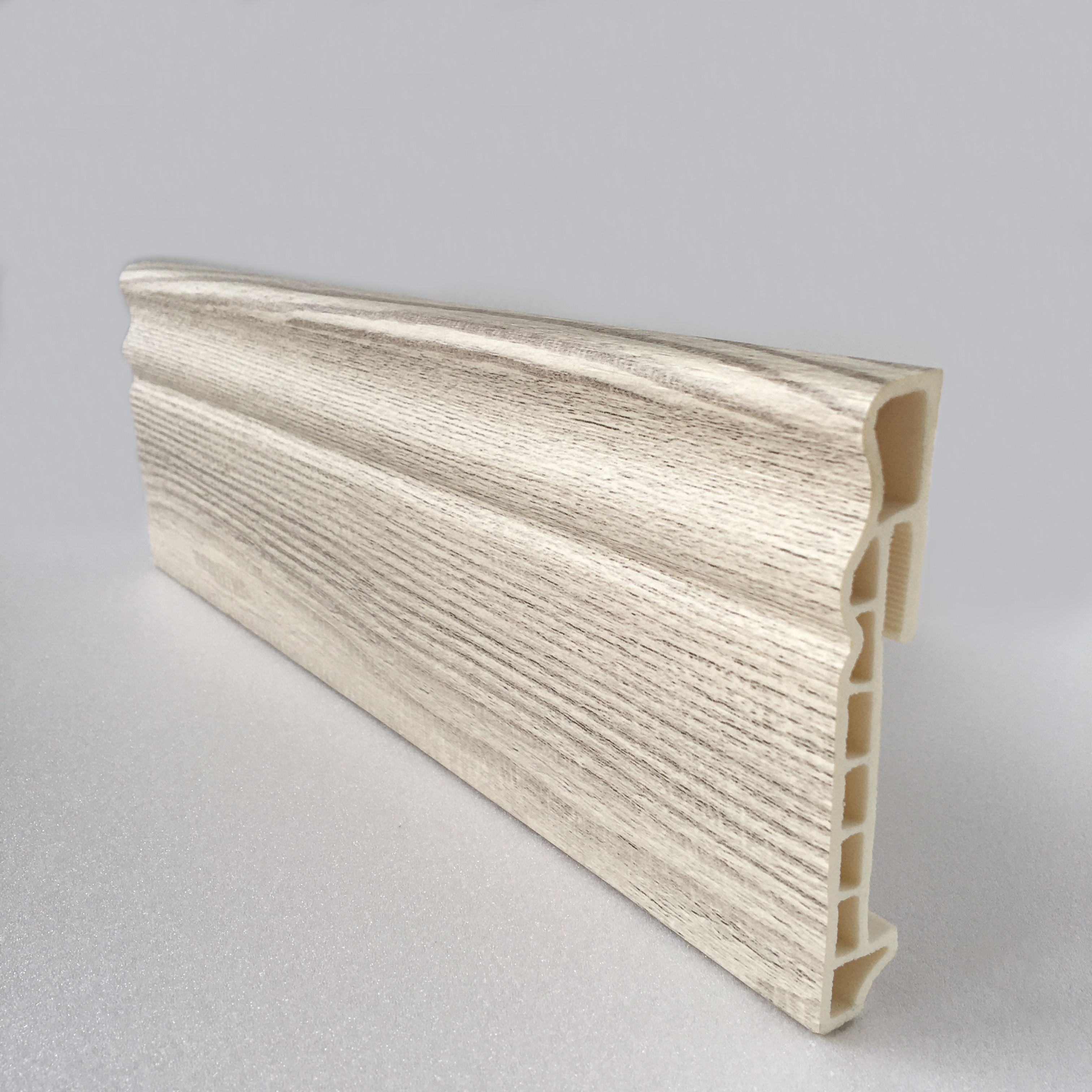 Напольный плинтус  Дуб адамас 100мм DEKOR PANEL DP039