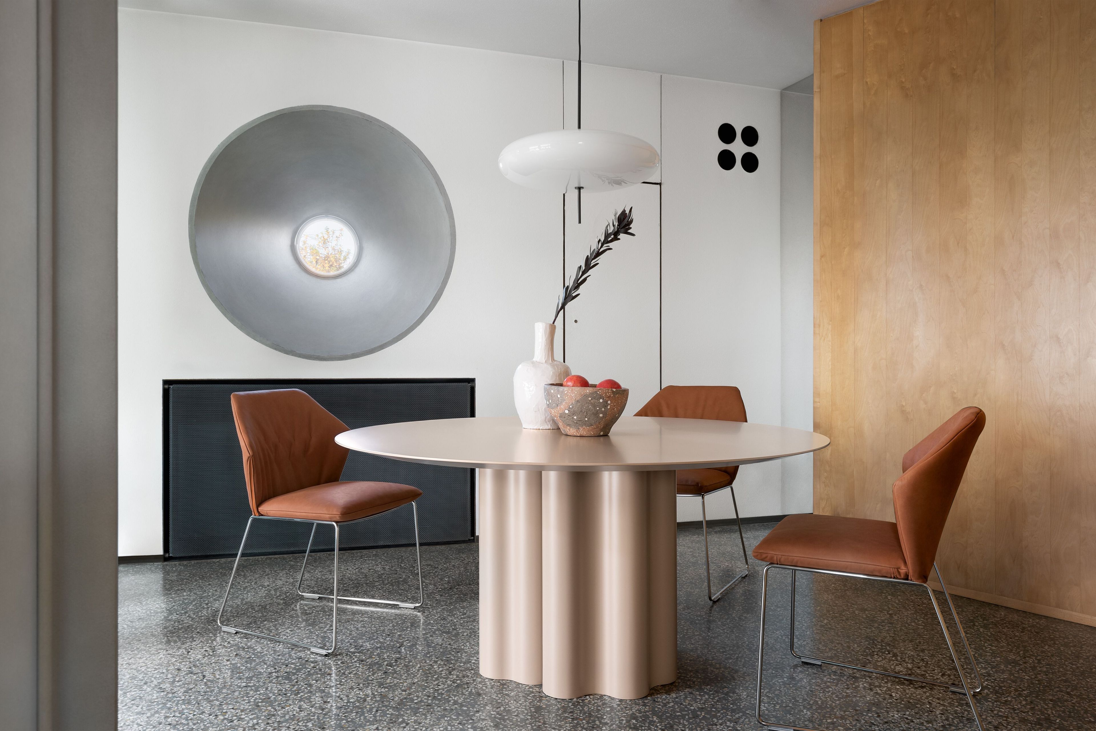 Круглый стол с полиуретановым основанием и лакированной столешницей из МДФ Saba Italia Волшебный театр ARCH-00099623 - Вид №2