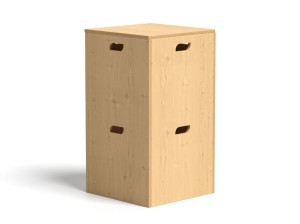 Высокий деревянный стул