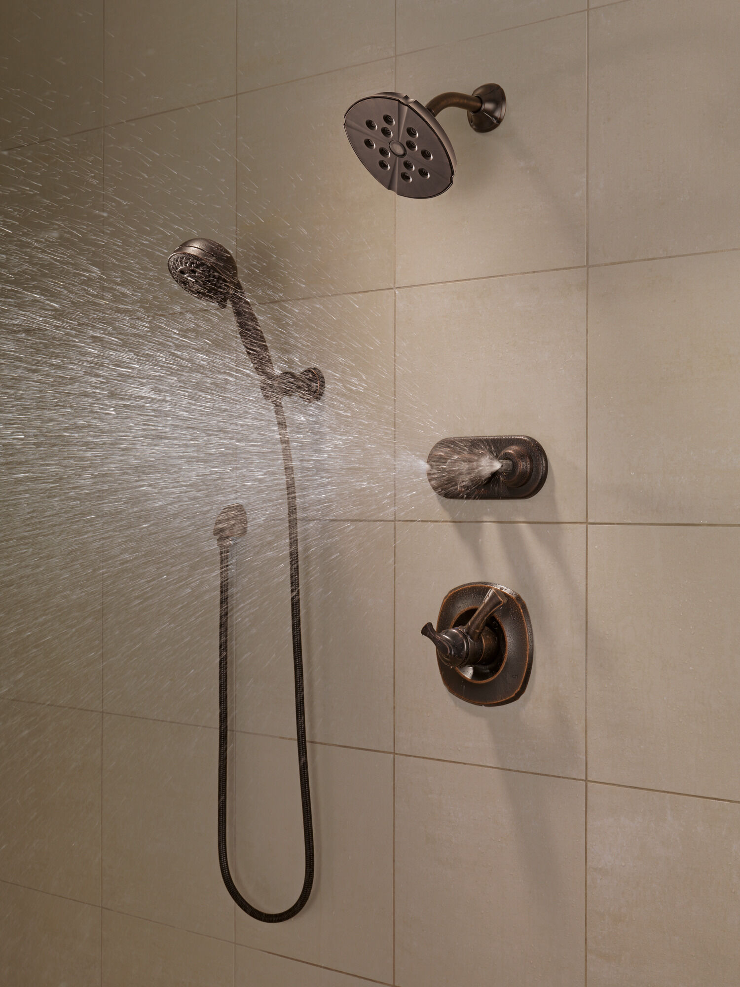 55445-RB H2Okinetic® Ручной душ с 5 настройками настенного крепления Delta Faucet Universal Showering Венецианская бронза  - Вид №1