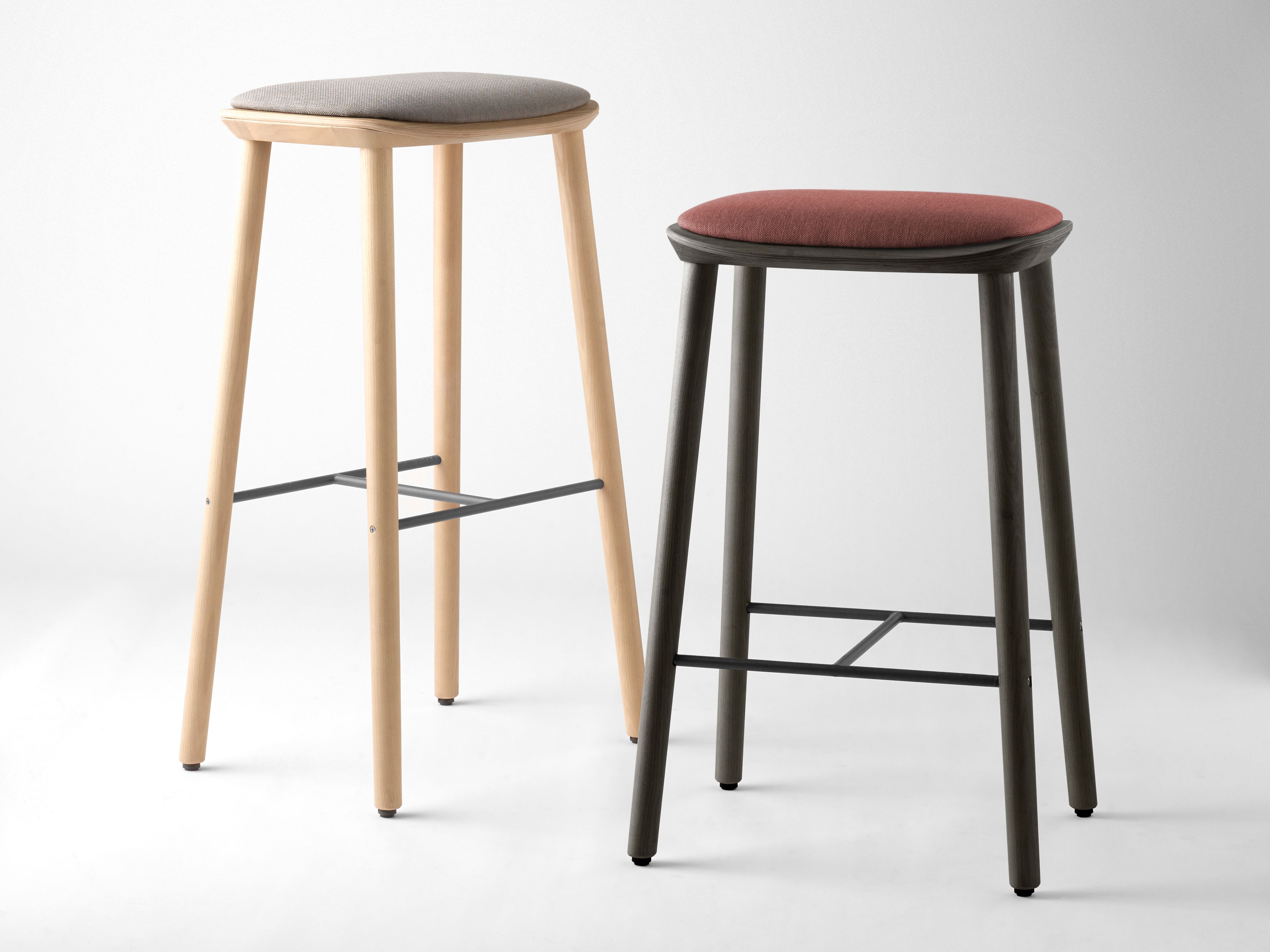 Деревянный стул с мягким сиденьем TREKU Bisell ARCH-00121724