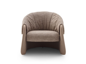 Тканевое кресло с подлокотниками