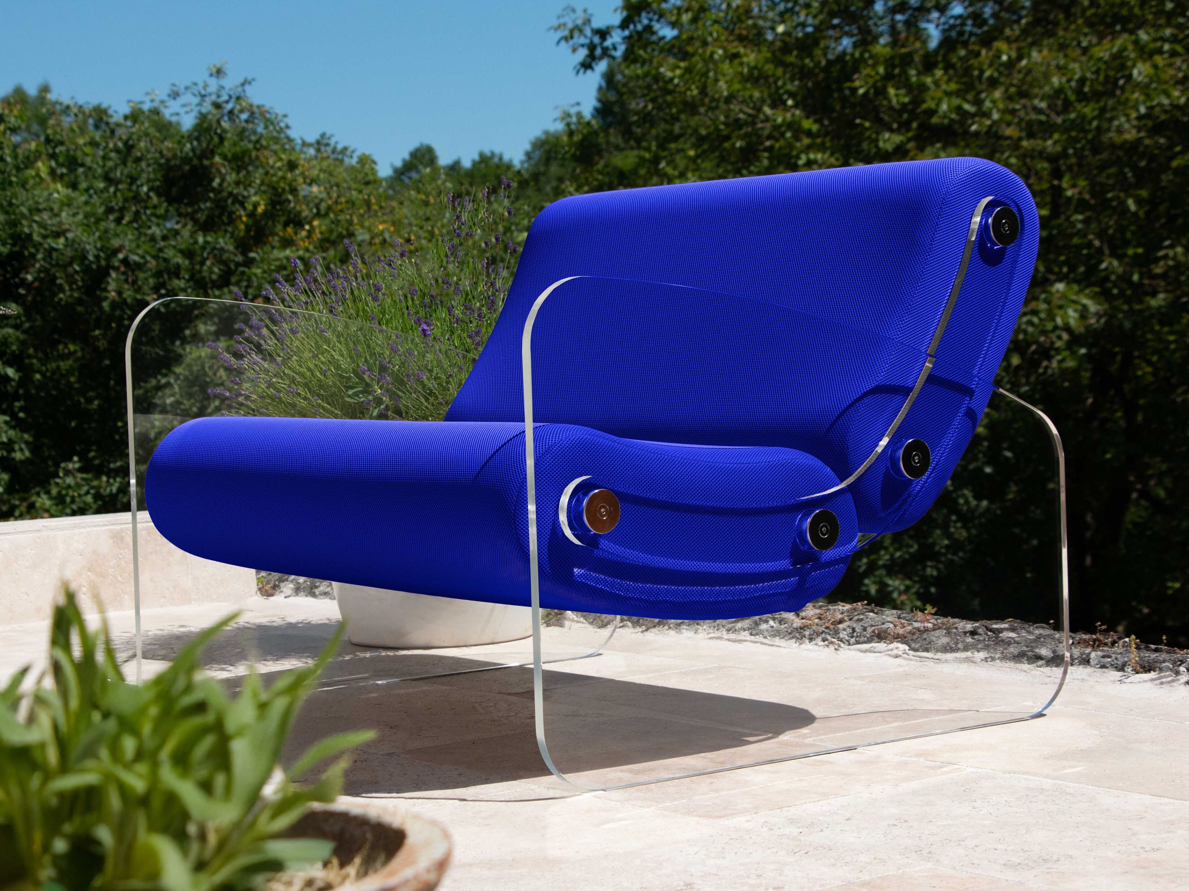 Кресло из ПММА и ткани с подлокотниками KUUMO MW03 ARCH-00110412