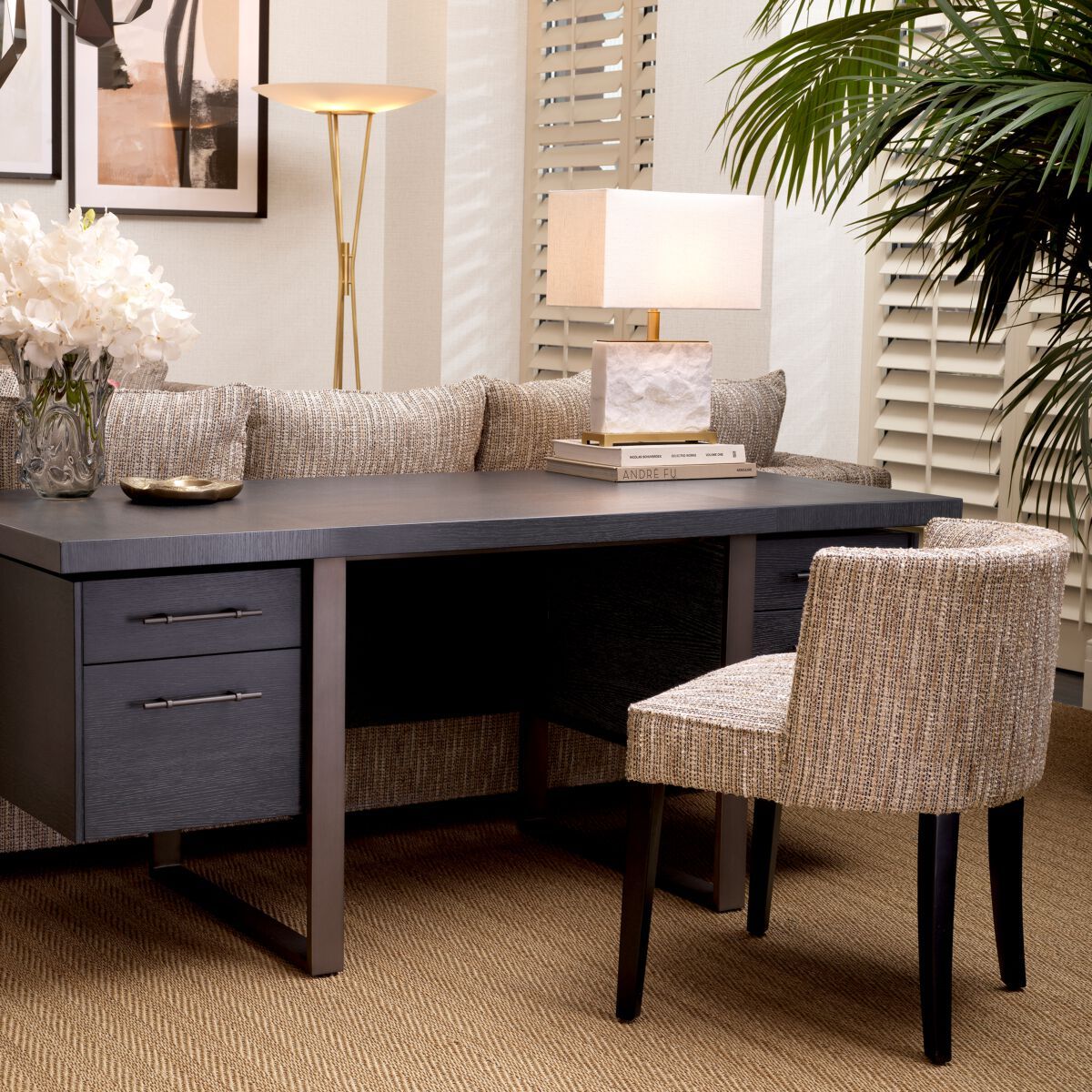 Настольная лампа из мрамора и льна Eichholtz NEWTON S ARCH-00077177 - Вид №3