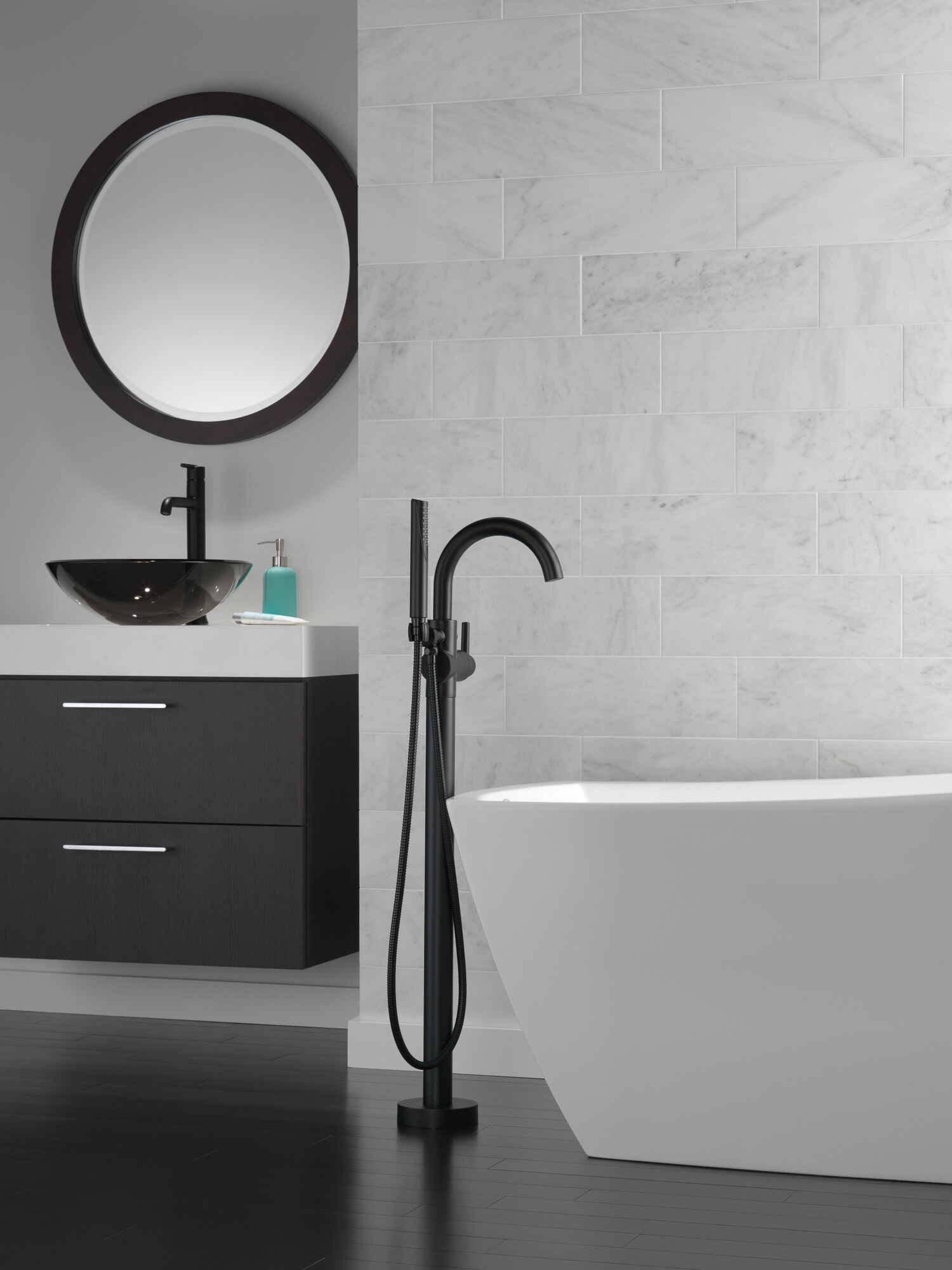 759-BL-DST Смеситель для ванной комнаты с одной ручкой Delta Faucet Trinsic Матовый черный  - Вид №6