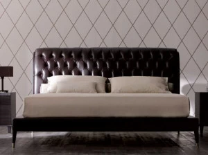 OPERA CONTEMPORARY Двуспальная кровать из кожи с тафтинговым изголовьем