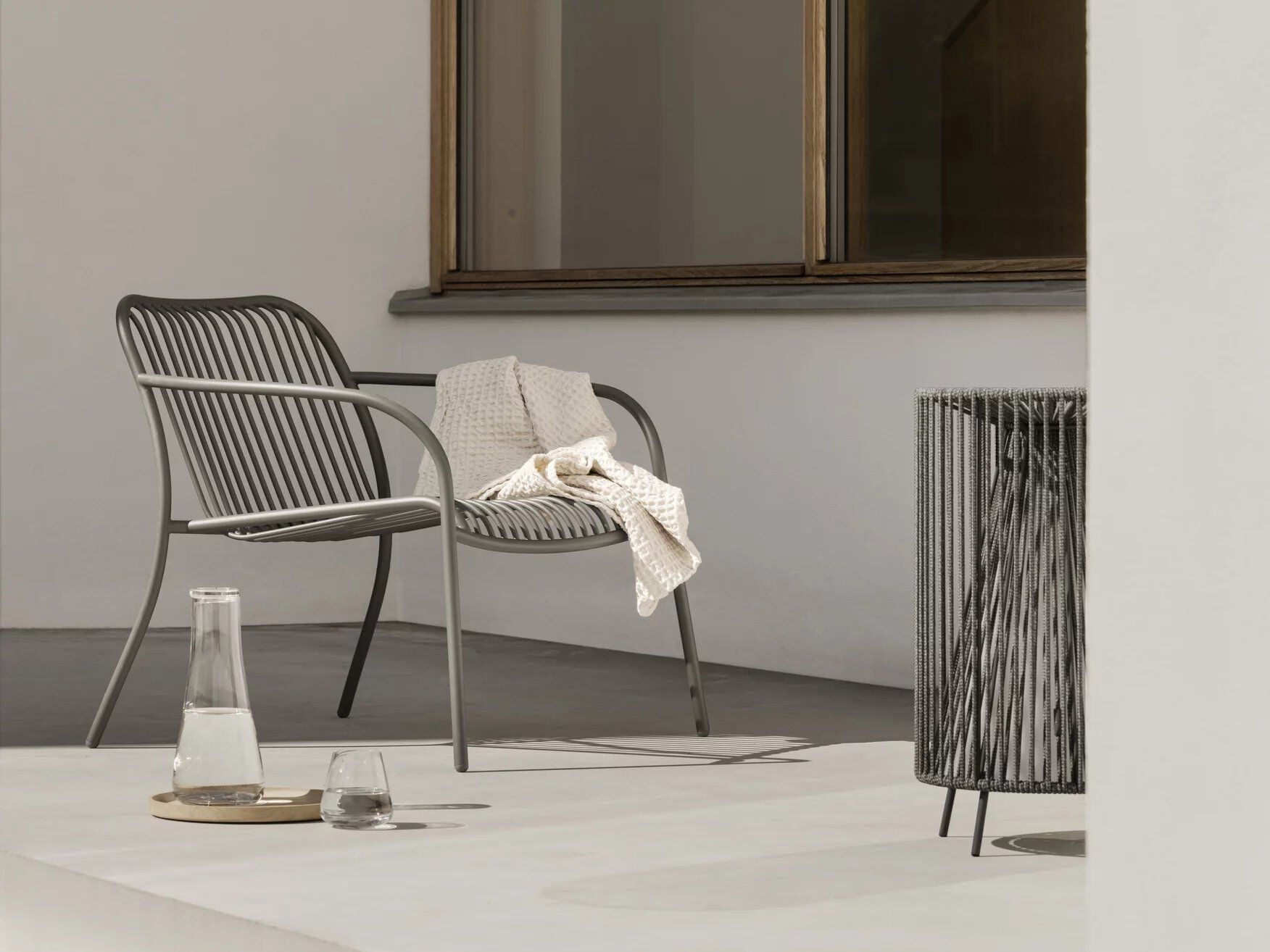 Стальной садовый стул с подлокотниками blomus Yua ARCH-00116824 - Вид №3