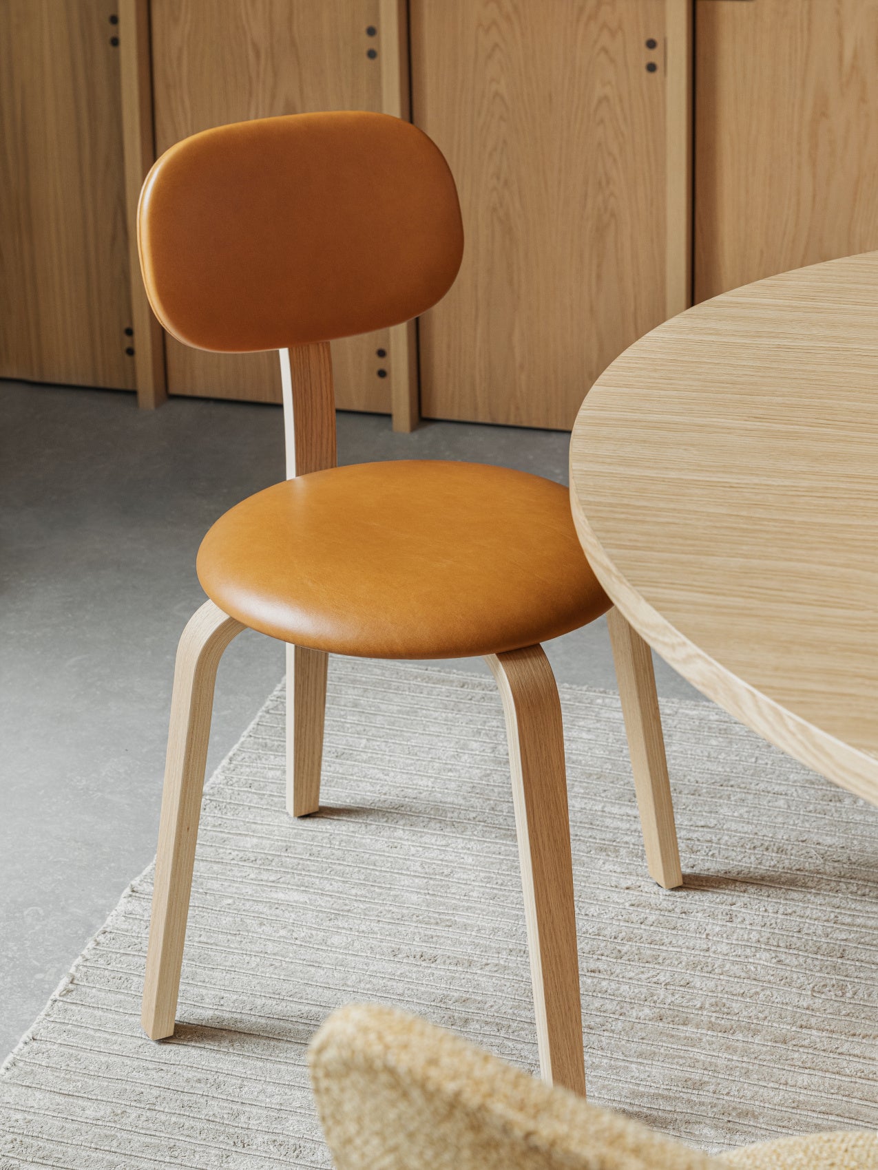 5709262050826 Afteroom Plus, Обеденный стул на деревянной основе, обитый LuceLight  - Вид №1