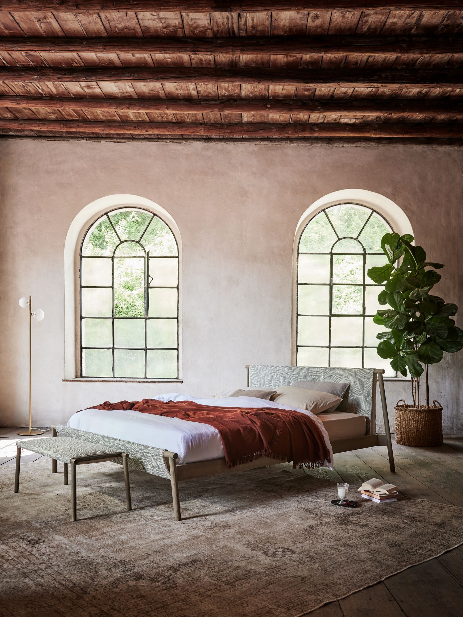 Двуспальная кровать с текстильной и деревянной рамой Bolzan Джек ARCH-00101096 - Вид №3