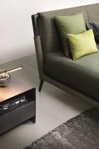 Двуспальная кровать с мягким изголовьем