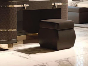 Turri Квадратный кожаный пуф с обивкой Diamond