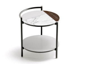 Высокий деревянный журнальный столик