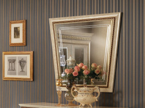 Деревянное зеркало с рамкой