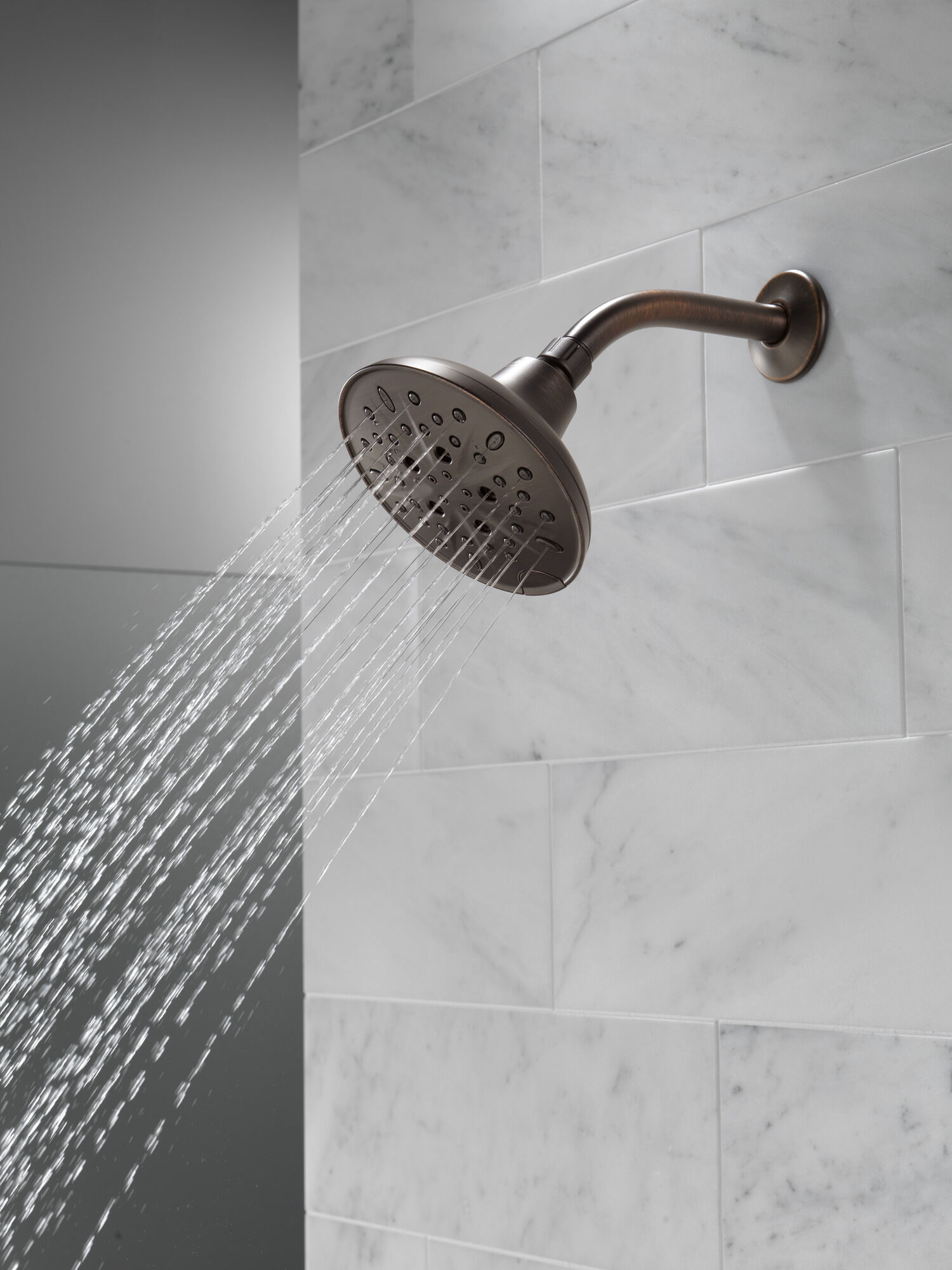 Насадка для душа H2O 1,75 галлона в минуту с 5 настройками Delta Faucet 75508RB - Вид №3