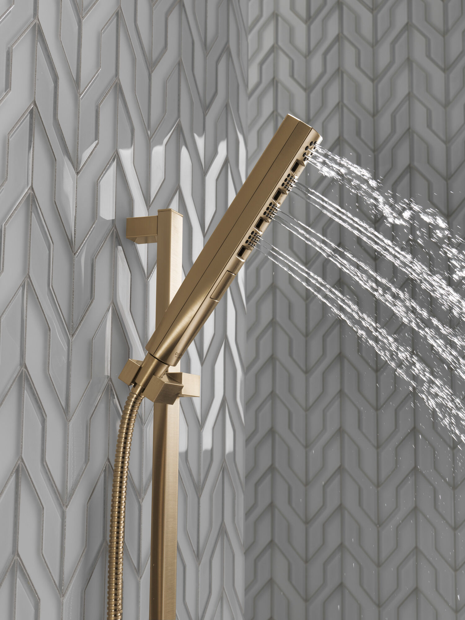 H2Okinetic® Ручной душ со скользящей штангой с 4 настройками Delta Faucet 51140-CZ - Вид №4
