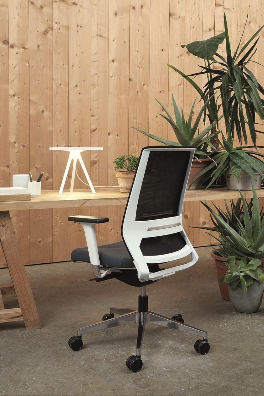 Linea Fabbrica Офисный стул 5 спиц с подлокотниками Logica white sun-id-1403979 - Вид №3