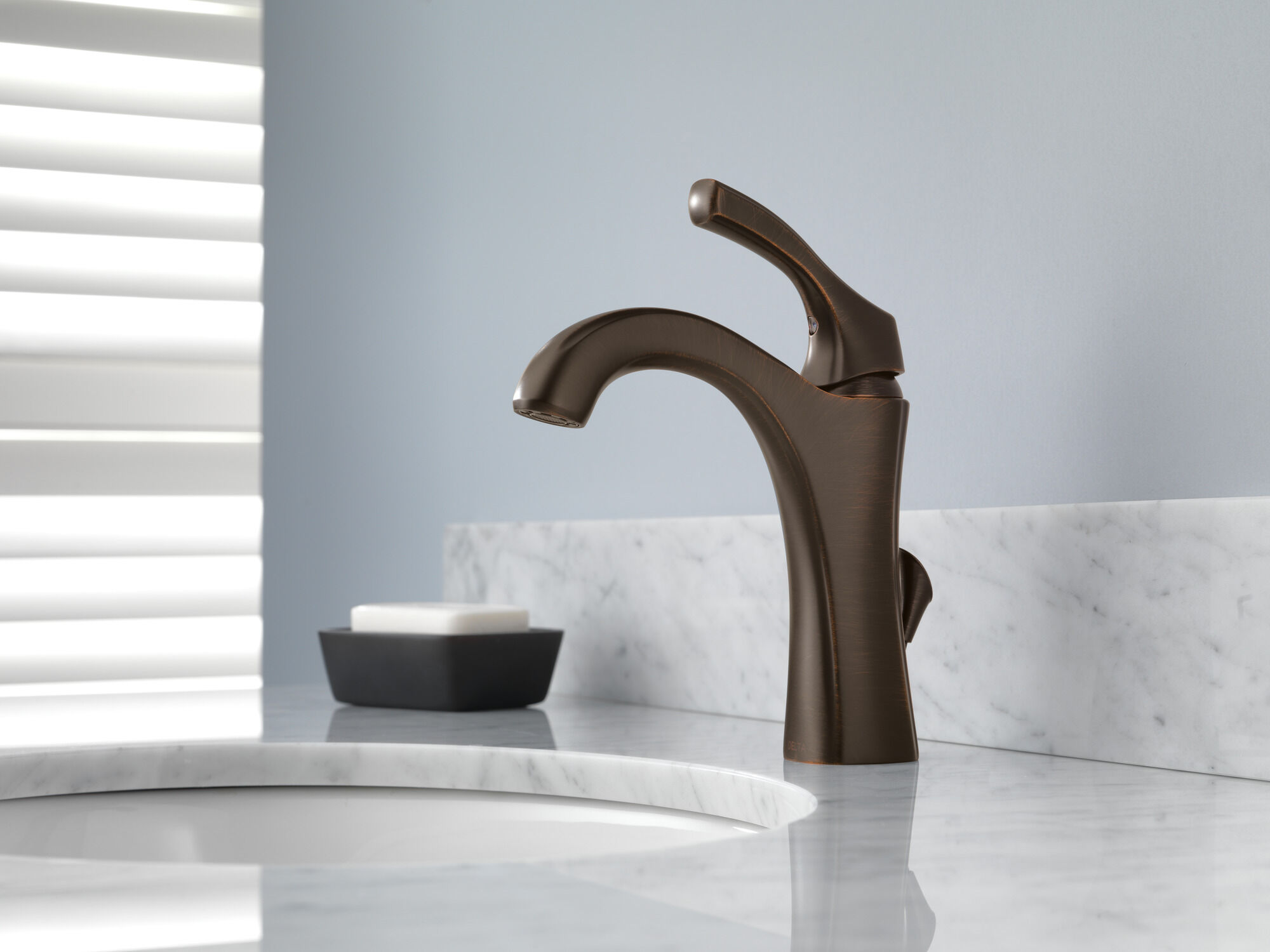 592-RB-DST Смеситель для ванной с одной ручкой Delta Faucet Addison Венецианская бронза  - Вид №4