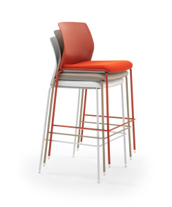 Пластиковый штабелируемый стул с мягким сиденьем