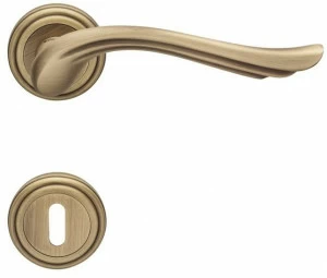 LINEA CALI' Ручка из латуни с накладкой Aria